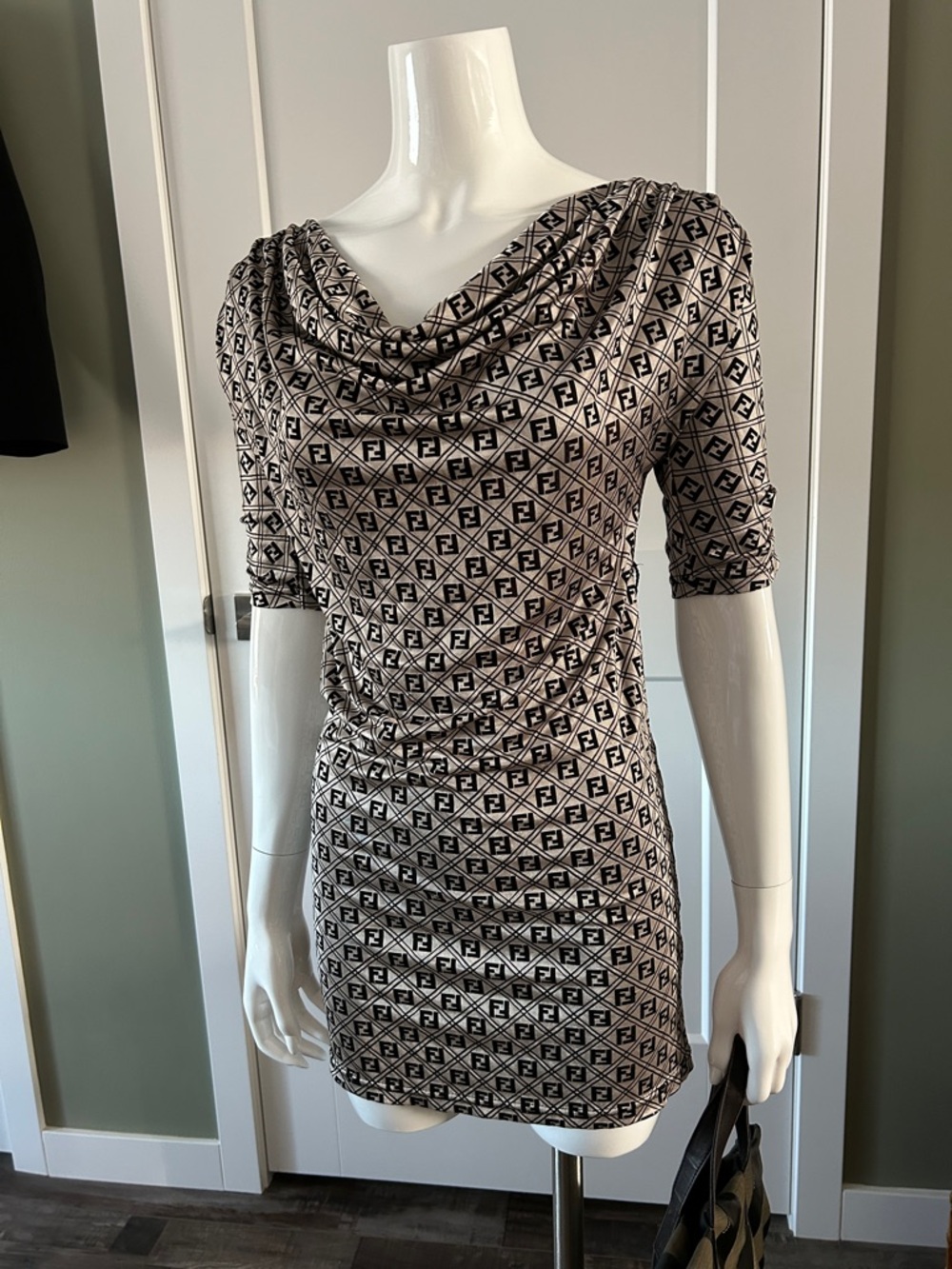 Bodycon Dress XS-S Ruched Stretch Logo Print - Picture 3 of 12
